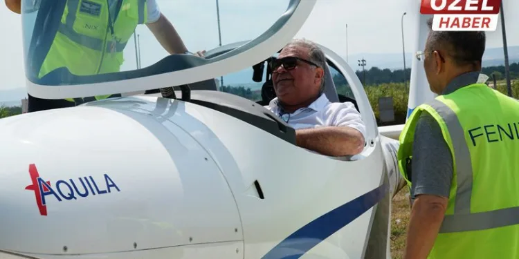 Tek Parti lideri Ahmet Özal Aquila kokpitinde