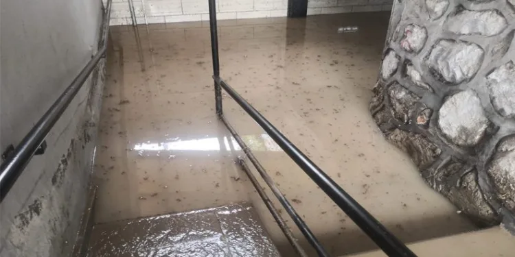 Bursa’da alt geçitler suyla doldu