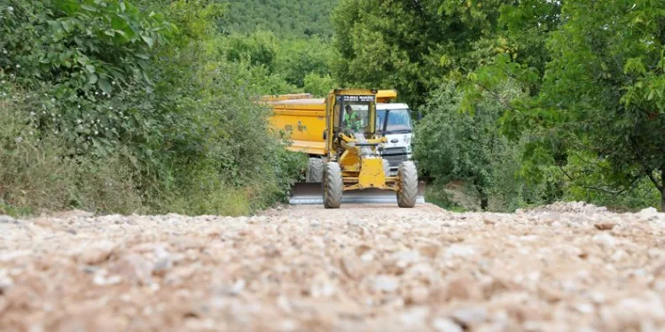 İnegöl’de arazi yollarına kalıcı çözüm
