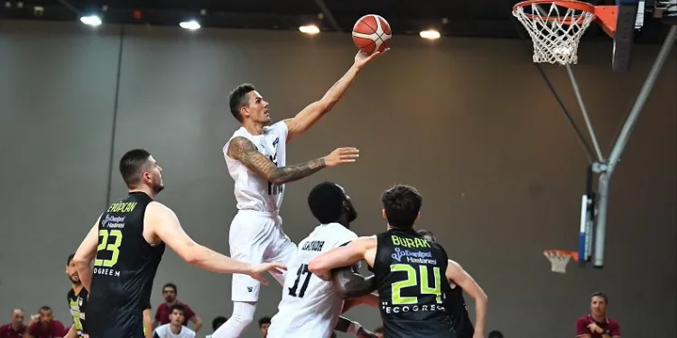 Hazırlık maçı: TOFAŞ: 81- Yukatel Merkezefendi Bld: 71