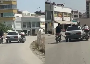 Bursa’da yolda kalan otomobili ayaklarıyla ittiler