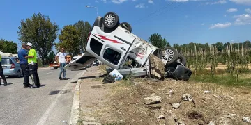 Bursa’da araç takla attı: 1’i ağır 4 yaralı