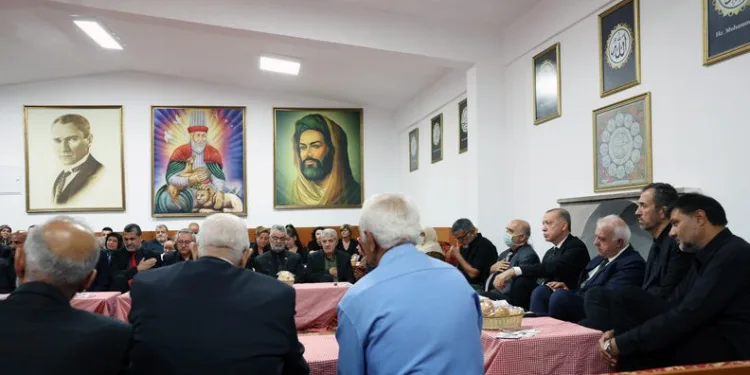 Cumhurbaşkanı Erdoğan cemevinde iftar yaptı