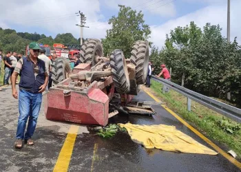 Kepçe takla attı, sürücüyü itfaiye kurtardı
