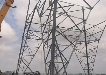 Sakarya’da işçi 7 metreden aşağı düştü
