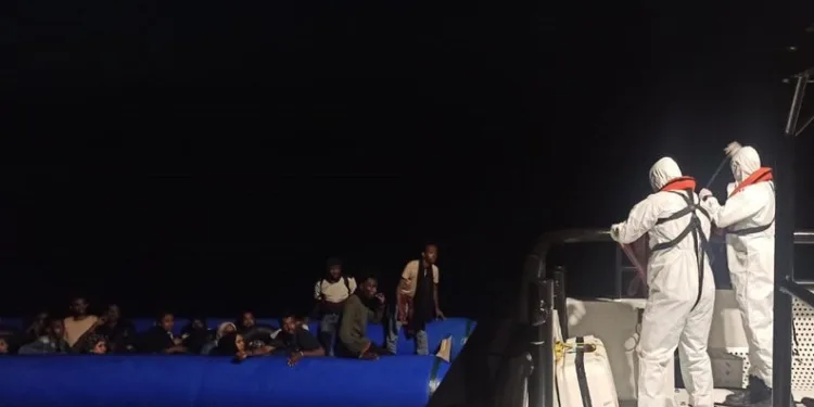 İzmir açıklarında düzensiz göçmen hareketliliği