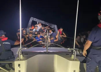 İzmir açıklarında düzensiz göçmenler kurtarıldı