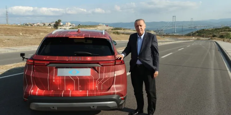 Cumhurbaşkanı Erdoğan Togg’un direksiyonuna geçti