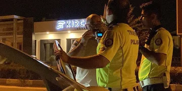 Polisin alkollü sürücü ile imtihanı
