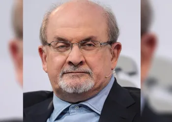 İngiliz yazar bıçaklı saldırıya uğradı