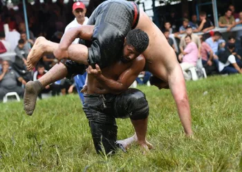 Çardak Güreşleri’nde başpehlivan Cengizhan Şimşek