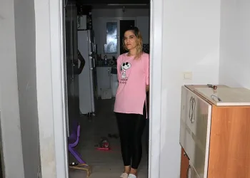 Kiracısının çelik kapısını çaldı