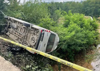 Ordu’da yolcu minibüsü köprüden uçtu: 8 yaralı