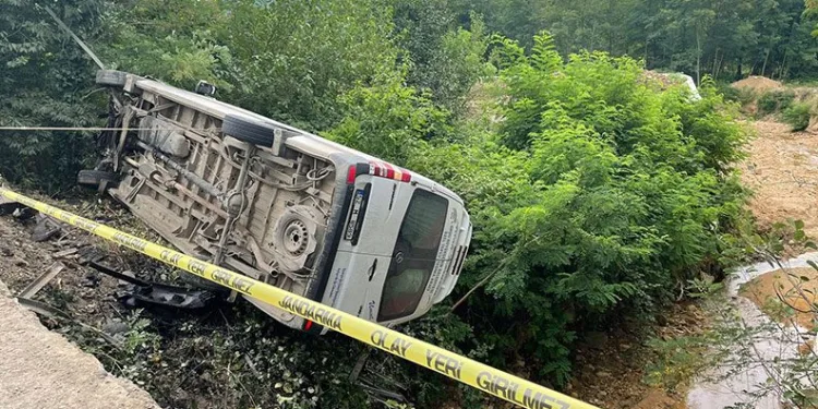 Ordu’da yolcu minibüsü köprüden uçtu: 8 yaralı
