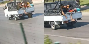 Bursa’da kamyonet kasasında tehlikeli yolculuk