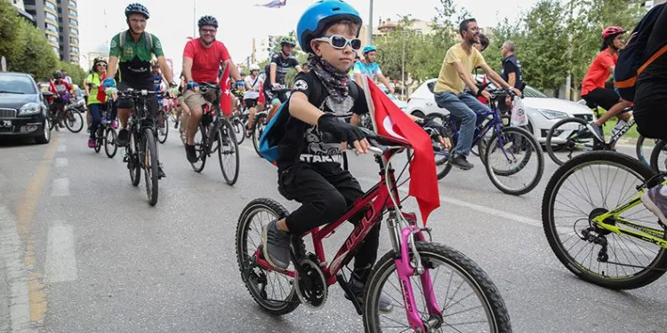 “Zafer’den Barış’a” pedalladılar