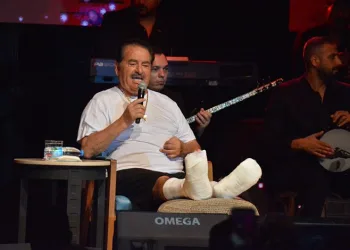 İbrahim Tatlıses alçıyla konser verdi