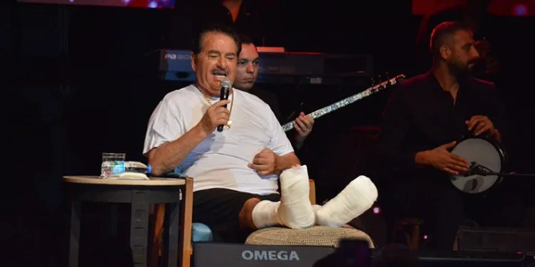 İbrahim Tatlıses alçıyla konser verdi