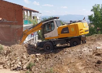 Osmangazi’de metruk binalar yıkılıyor