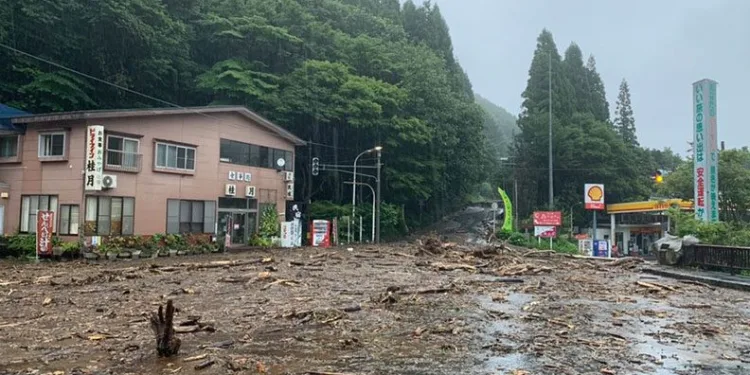 Japonya’da sel: Tren seferleri iptal edildi