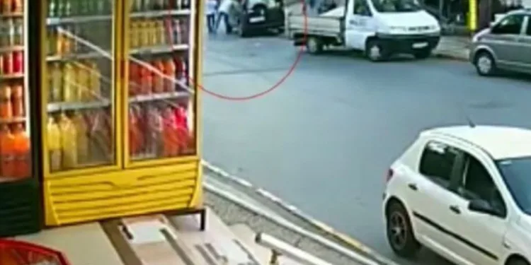 İstanbul’da çaldıkları telefonu satarken yakalandılar