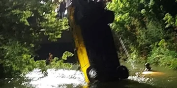Eskişehir’de otomobil sulama kanalına uçtu