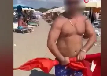 Arnavutluk’ta Türk bayrağına çirkin saldırı