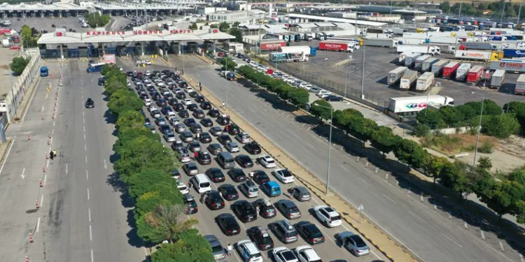 Kapıkule’de gurbetçilerin dönüş yolculuğu sürüyor