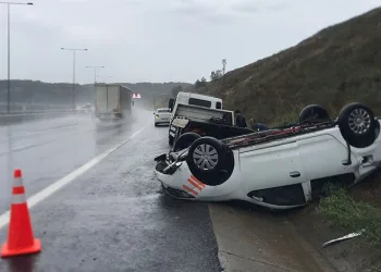 Kuzey Marmara Otoyolu’nda otomobil takla attı: 1 yaralı