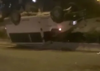 Araç takla attı: 1 ölü 1 ağır yaralı