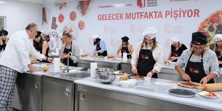 Bursalı kadın girişimciler mutfakta