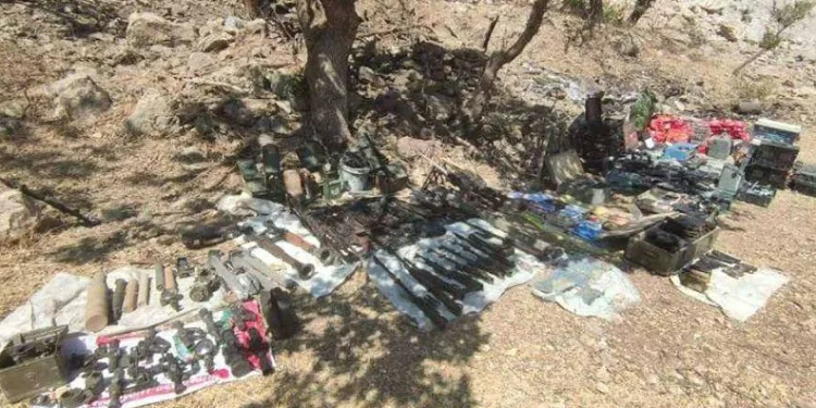 Pençe-Kilit’te teröristlere ait silah ve mühimmat ele geçirildi