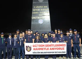 Depremde hayatını kaybedenler dualarla anıldı