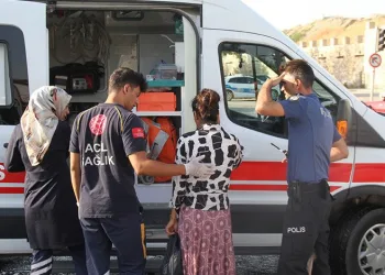 Elazığ’da yolcu minibüsü ile otomobil çarpıştı: 8 yaralı