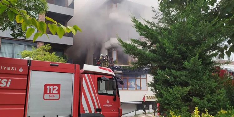 İstanbul’da güzellik merkezi alev alev yandı