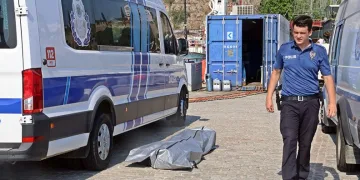 Antalya’da denizde erkek cesedi bulundu
