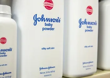Johnson & Johnson, bebek pudrasının satışını durduracak