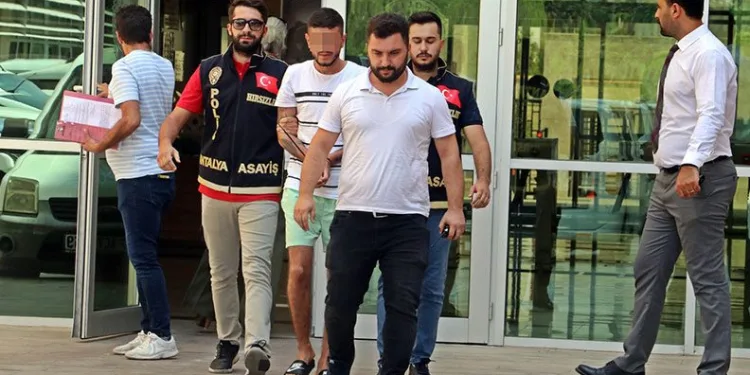 Cezaevinden çıkıp hırsızlık yaptı