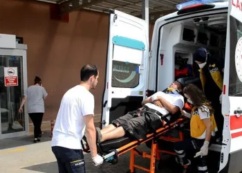 Çorlu’da kamyon kasasından düşen şoför yaralandı