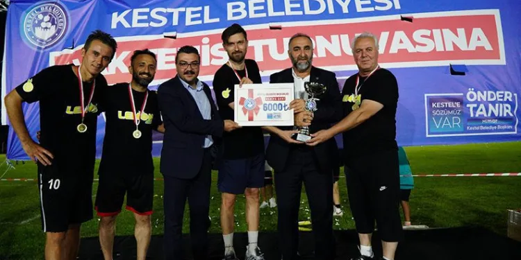 Kestel’de ayak tenisinde ödüller verildi