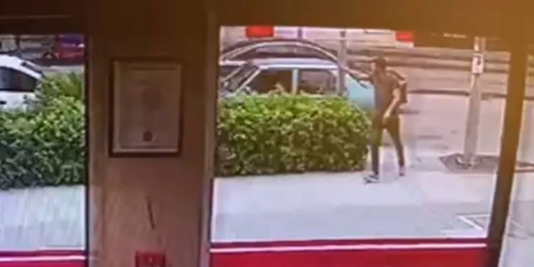 Aradığını bulamayınca çaldığı otomobili bırakıp kaçtı