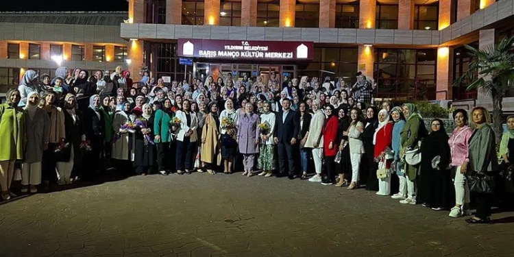 “Ak kadınlar gücümüze güç katıyor”