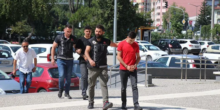 Bolu’da otobüste uyuşturucuyla yakalandılar