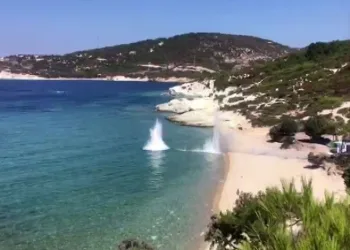 İzmir’de denizde bulunan el bombası imha edildi