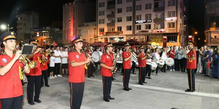 Mustafakemalpaşa’da Zafer Bayramı coşkuyla kutlandı