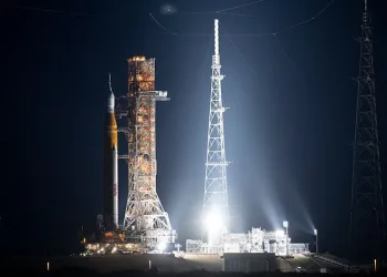 NASA’nın Ay roketi rampaya yerleştirildi