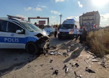 Tekirdağ’da alkollü sürücü polis otosuna çarptı