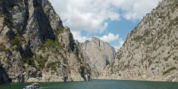 Şahinkaya Kanyonu’na ziyaretçi akını