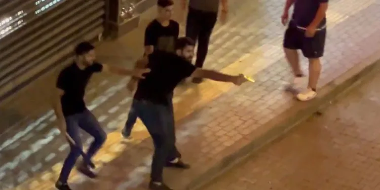 Bursa’da cadde ortasında kurşun yağdırdı: 3 yaralı