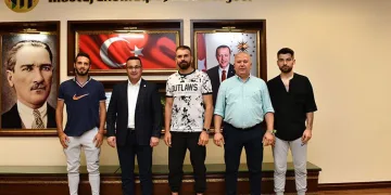 Mustafakemalpaşaspor Belediye sahaya indi